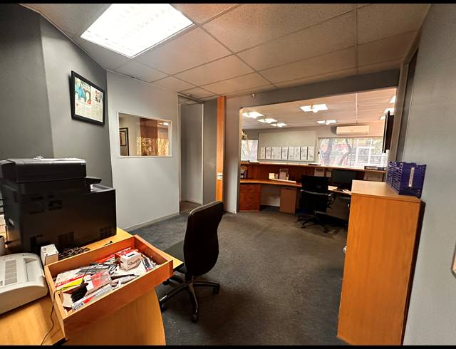 1,165M² BUILDING FOR SALE IN PARKTOWN